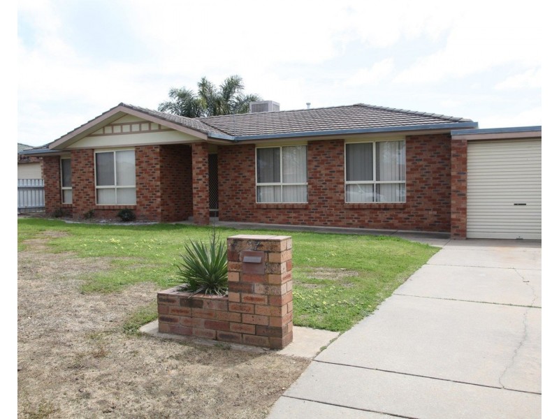97 Dalman Parkway, Glenfield Park NSW 2650