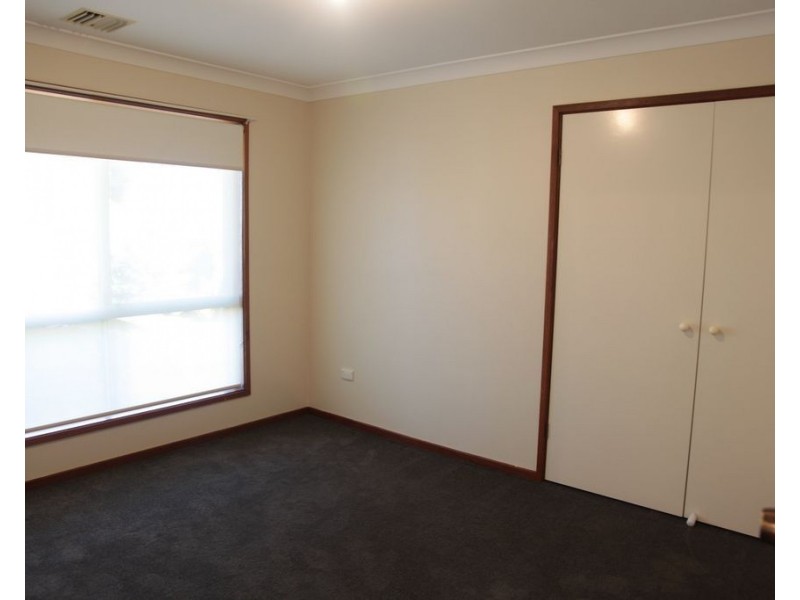 97 Dalman Parkway, Glenfield Park NSW 2650
