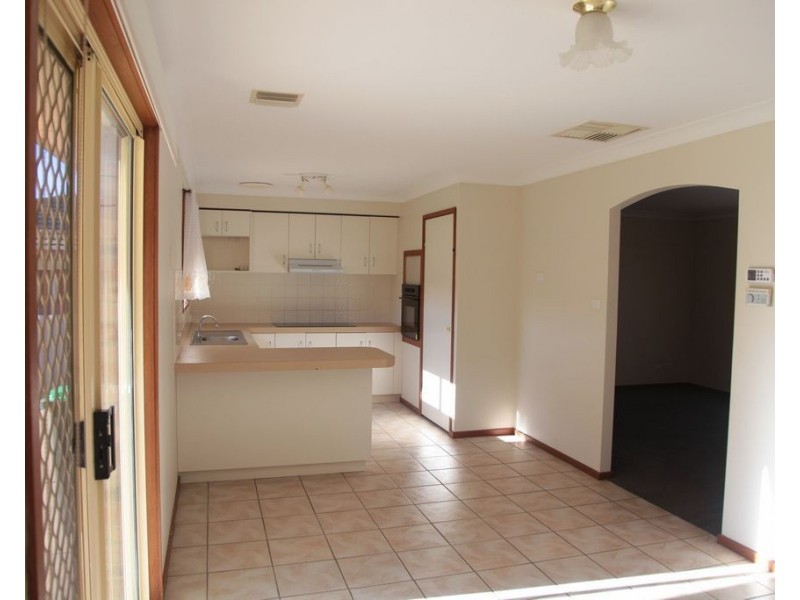97 Dalman Parkway, Glenfield Park NSW 2650