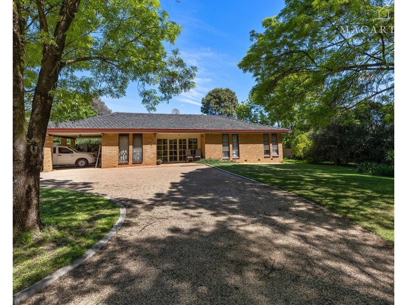 8 Brunskill Road, Lake Albert NSW 2650