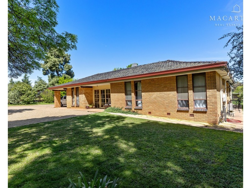 8 Brunskill Road, Lake Albert NSW 2650