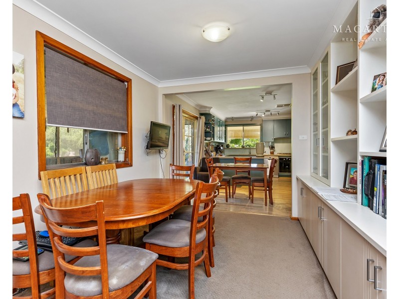 8 Brunskill Road, Lake Albert NSW 2650