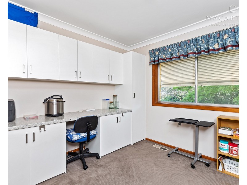 8 Brunskill Road, Lake Albert NSW 2650