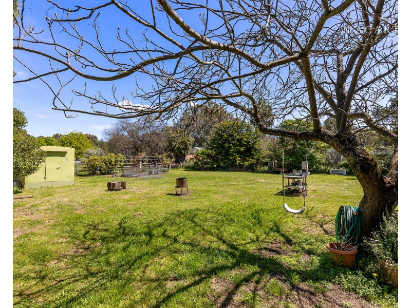 8 Brunskill Road, Lake Albert NSW 2650