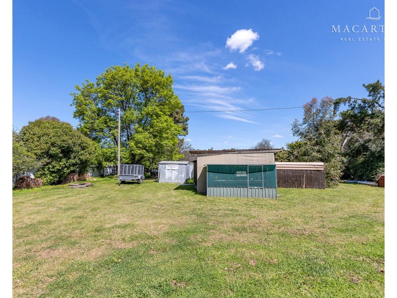 8 Brunskill Road, Lake Albert NSW 2650