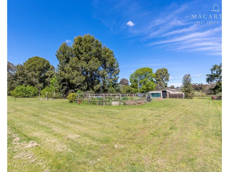8 Brunskill Road, Lake Albert NSW 2650