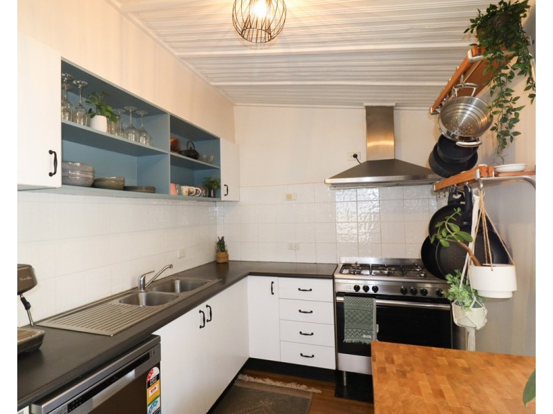 50 Heath Street, Turvey Park NSW 2650
