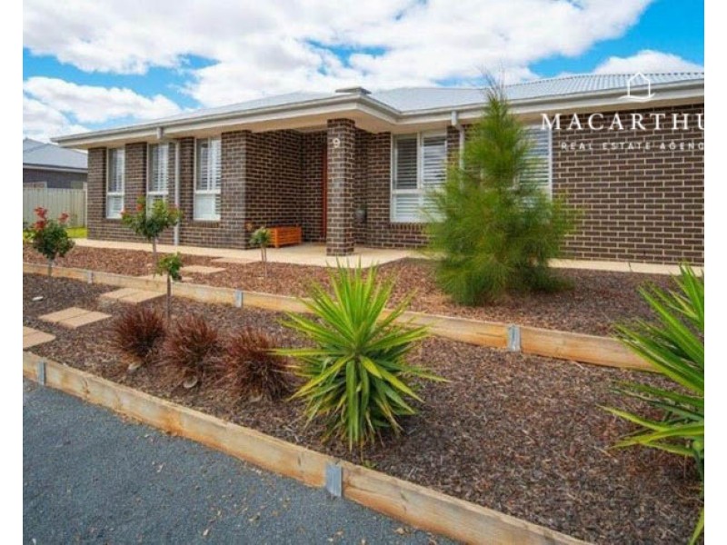 9 Gallop Avenue, Turvey Park NSW 2650