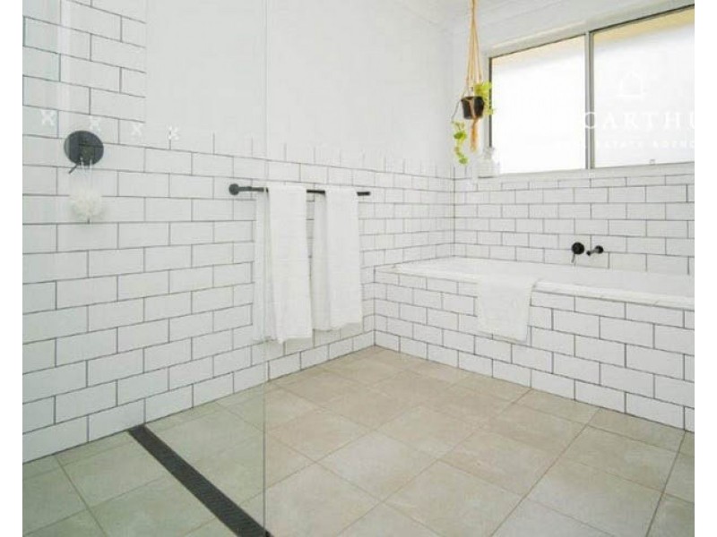 9 Gallop Avenue, Turvey Park NSW 2650