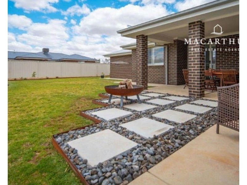 9 Gallop Avenue, Turvey Park NSW 2650