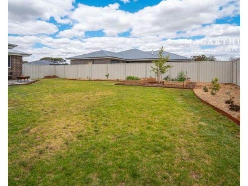 9 Gallop Avenue, Turvey Park NSW 2650