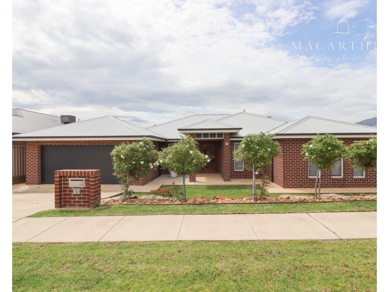 11 Whitten Avenue, Boorooma NSW 2650