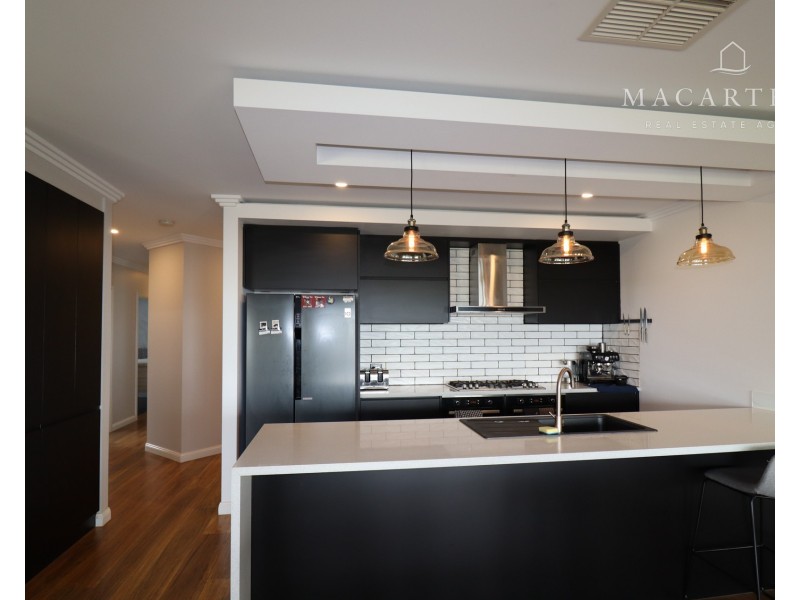 11 Whitten Avenue, Boorooma NSW 2650