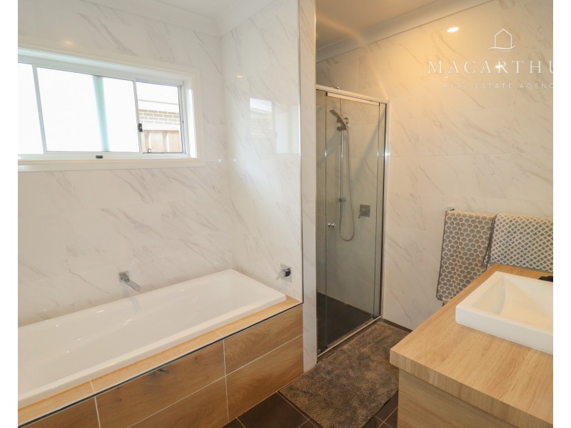 11 Whitten Avenue, Boorooma NSW 2650