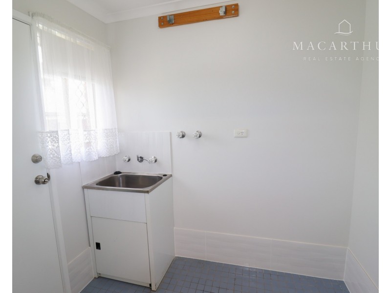 2/22 Dove Street, Mount Austin NSW 2650