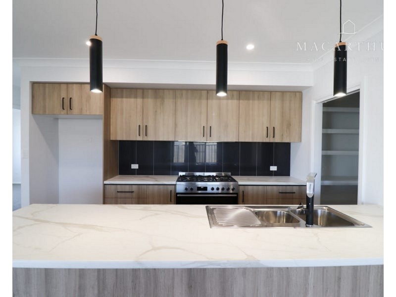 2/77 Coppabella Drive, Gobbagombalin NSW 2650