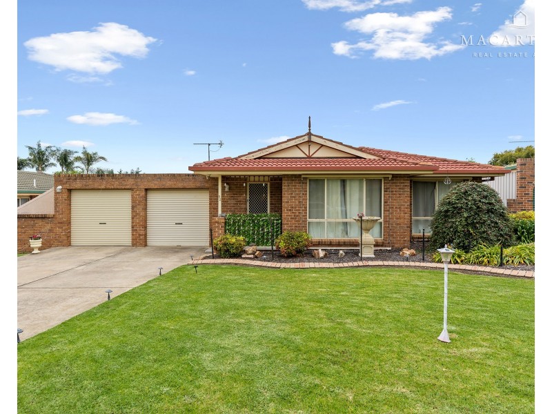 82 Dalman Parkway, Glenfield Park NSW 2650
