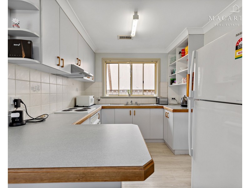 82 Dalman Parkway, Glenfield Park NSW 2650