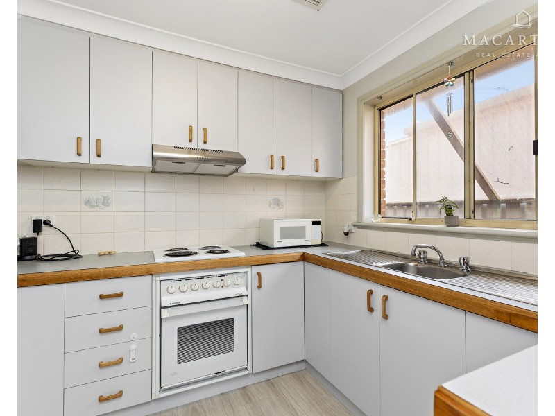 82 Dalman Parkway, Glenfield Park NSW 2650