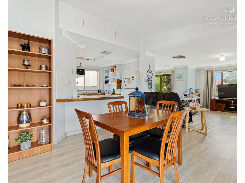 82 Dalman Parkway, Glenfield Park NSW 2650