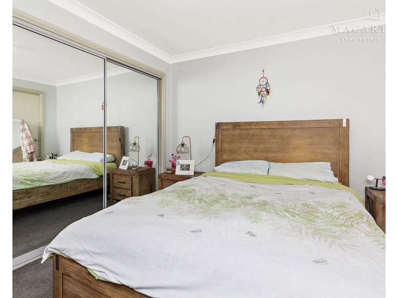 82 Dalman Parkway, Glenfield Park NSW 2650