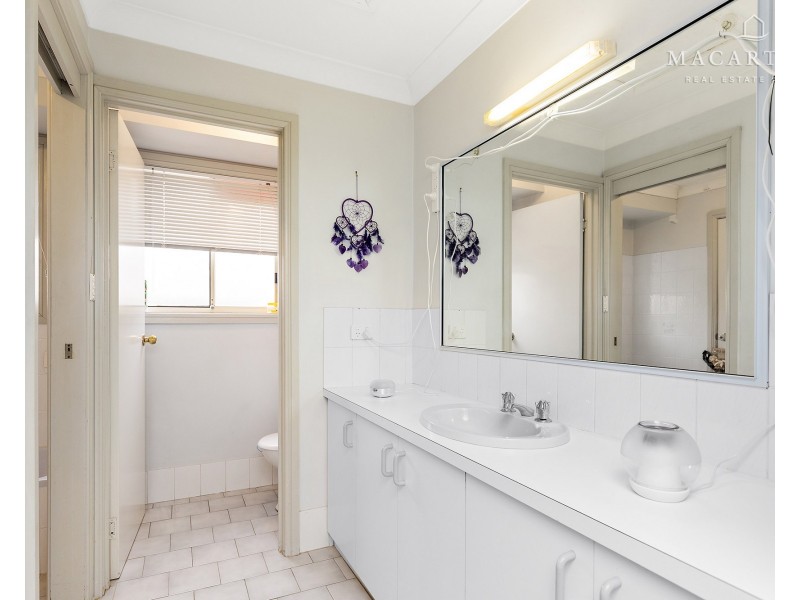82 Dalman Parkway, Glenfield Park NSW 2650