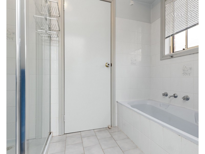 82 Dalman Parkway, Glenfield Park NSW 2650