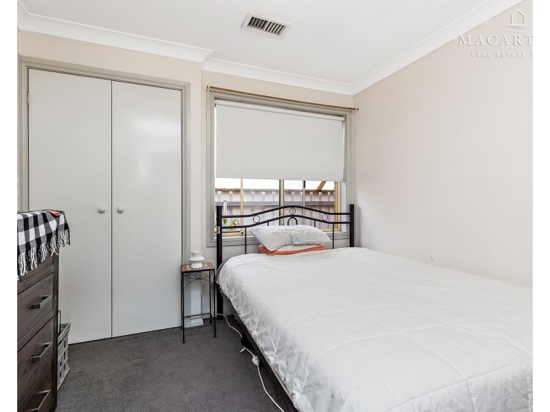 82 Dalman Parkway, Glenfield Park NSW 2650