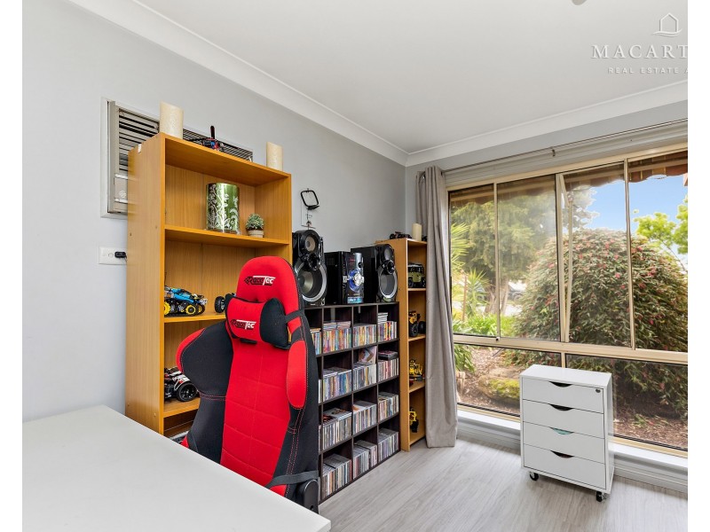 82 Dalman Parkway, Glenfield Park NSW 2650