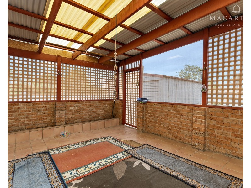 82 Dalman Parkway, Glenfield Park NSW 2650