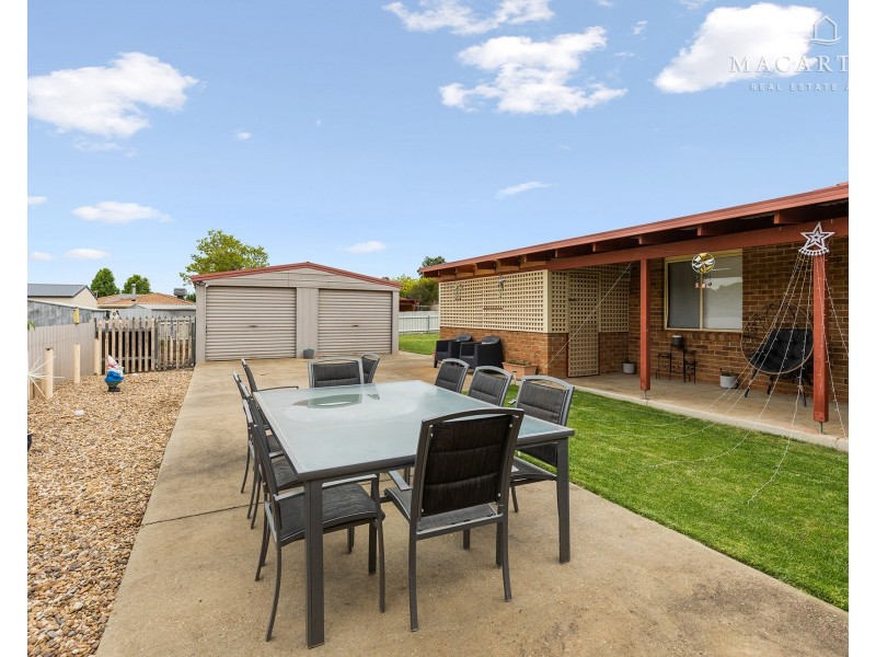 82 Dalman Parkway, Glenfield Park NSW 2650