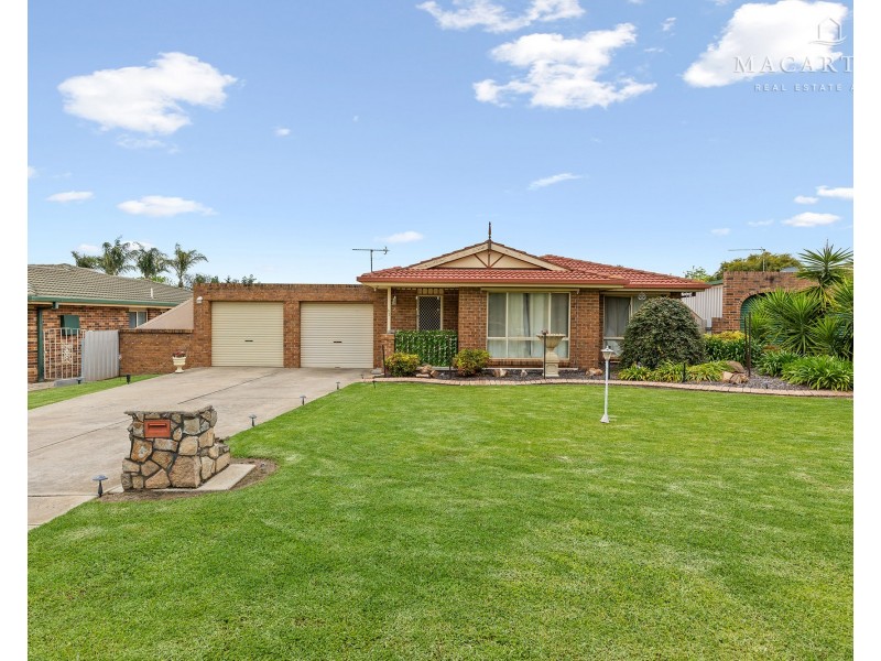 82 Dalman Parkway, Glenfield Park NSW 2650