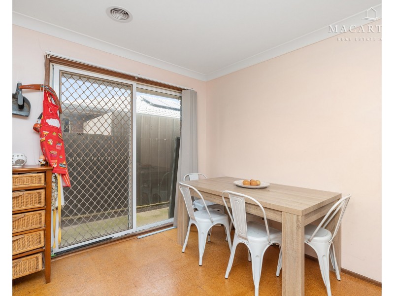 14 Crisp Drive, Ashmont NSW 2650