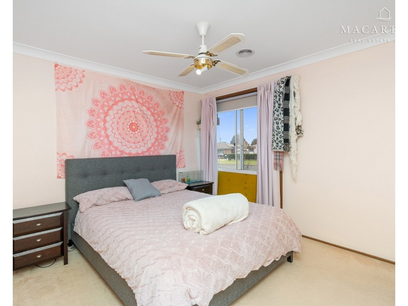 14 Crisp Drive, Ashmont NSW 2650