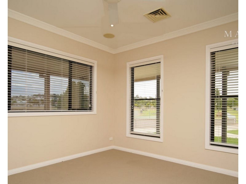 1/7 Bedervale Street, Bourkelands NSW 2650