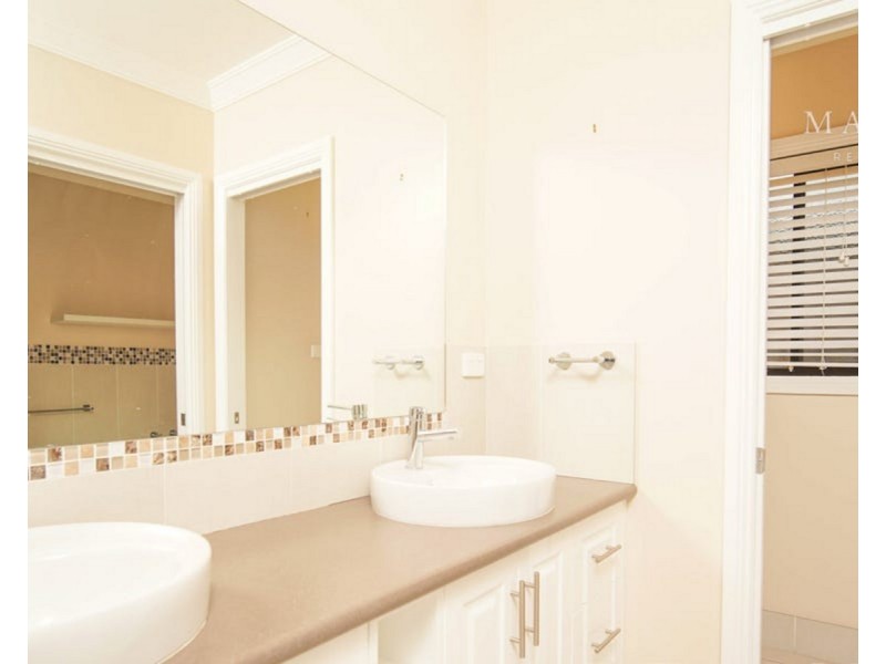 1/7 Bedervale Street, Bourkelands NSW 2650