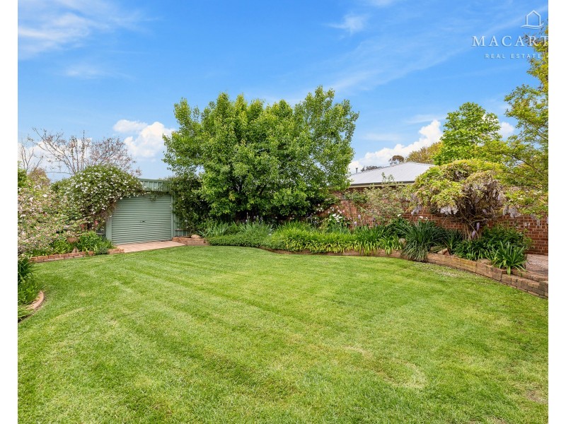 107 Balmoral Crescent, Lake Albert NSW 2650