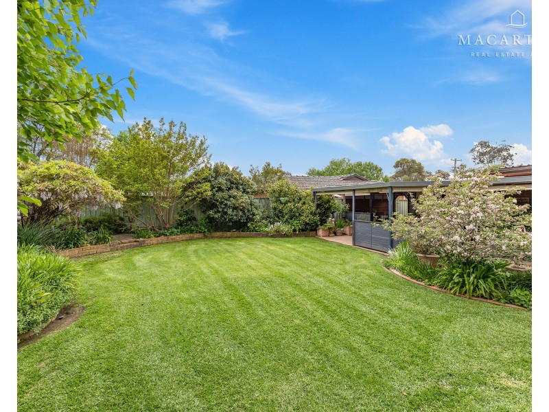 107 Balmoral Crescent, Lake Albert NSW 2650