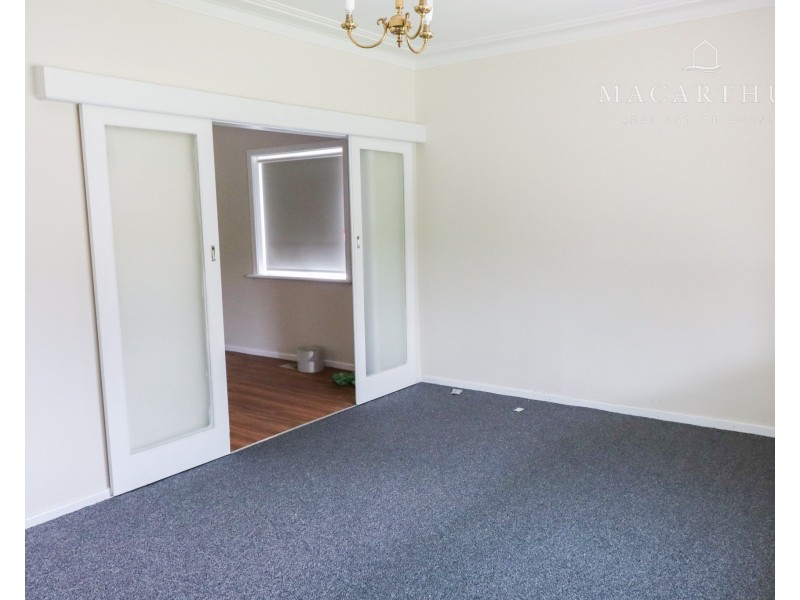 1 Manoora Avenue, Mount Austin NSW 2650