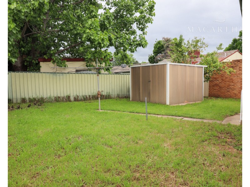 1 Manoora Avenue, Mount Austin NSW 2650