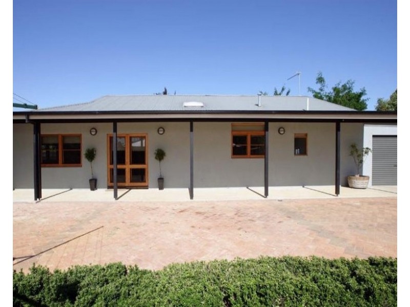 2/15 Hely Avenue, Turvey Park NSW 2650