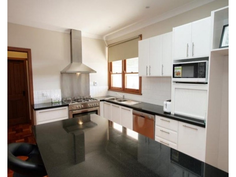2/15 Hely Avenue, Turvey Park NSW 2650