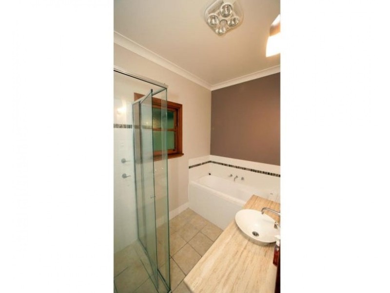 2/15 Hely Avenue, Turvey Park NSW 2650