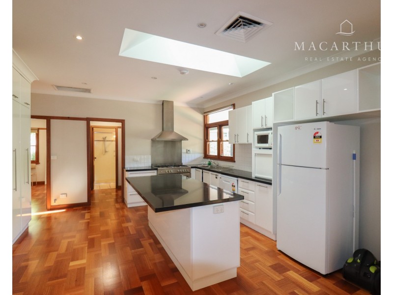 2/15 Hely Avenue, Turvey Park NSW 2650