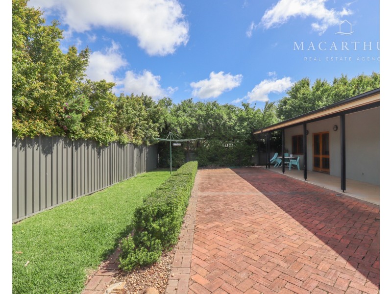2/15 Hely Avenue, Turvey Park NSW 2650