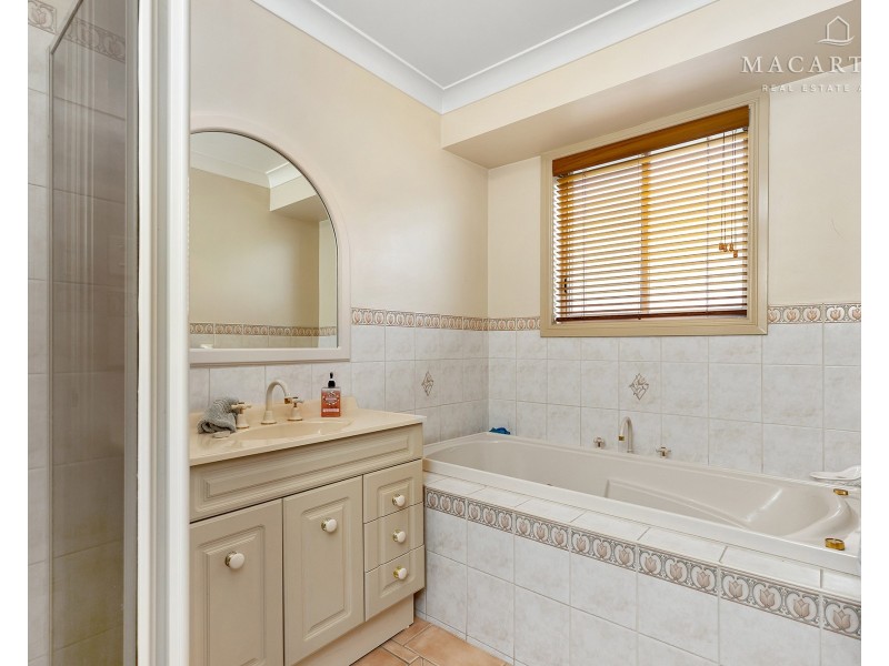 3 Fletcher Place, Kooringal NSW 2650