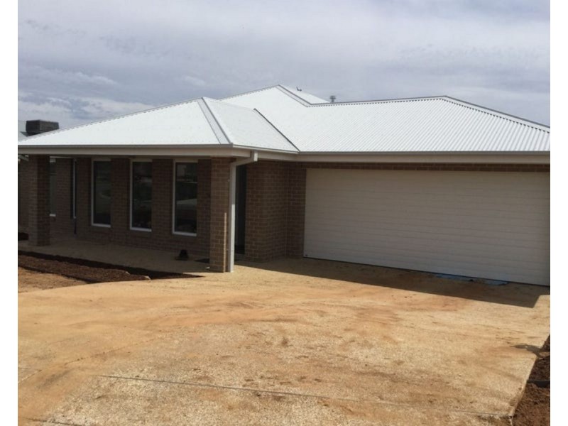 2 Mulberrygong Court, Gobbagombalin NSW 2650