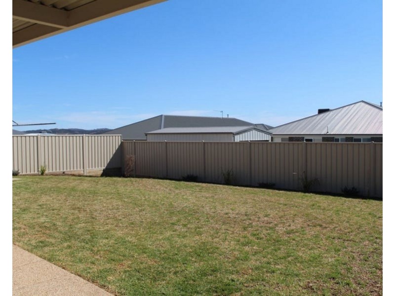 2 Mulberrygong Court, Gobbagombalin NSW 2650