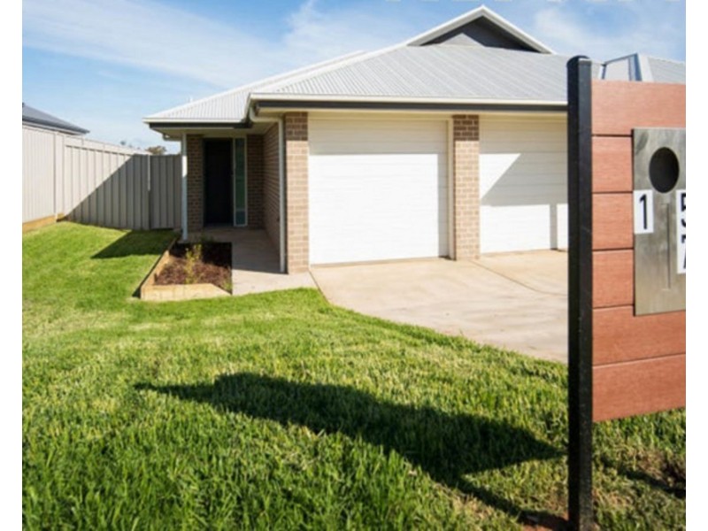 1/57 Coppabella Drive, Gobbagombalin NSW 2650