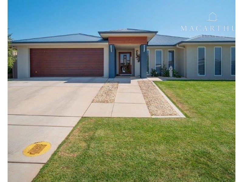 30 Mullagh Crescent, Boorooma NSW 2650